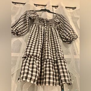 Knee high  dress with liner size small black and white